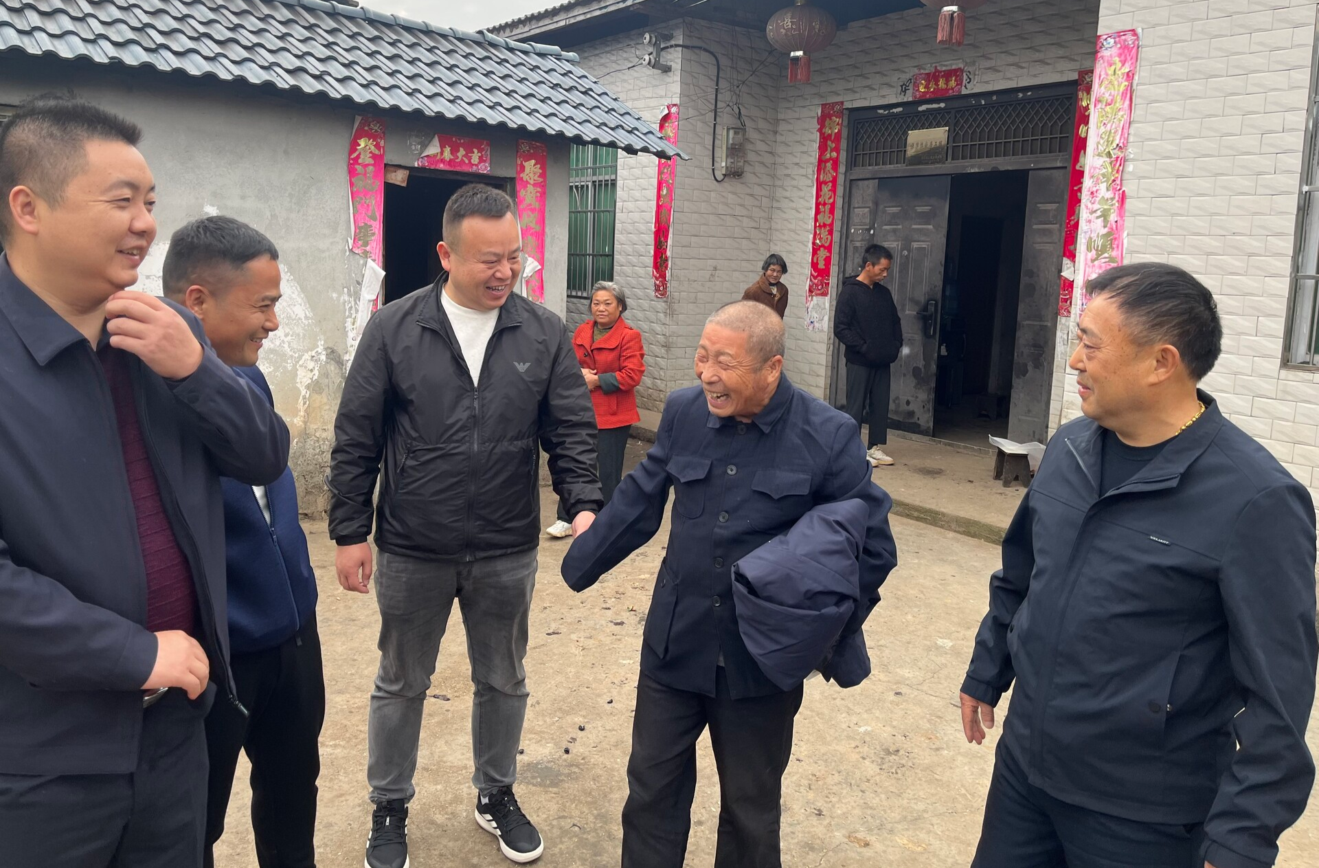 中方县花桥商会开展“情暖夕阳”重阳节慰问活动