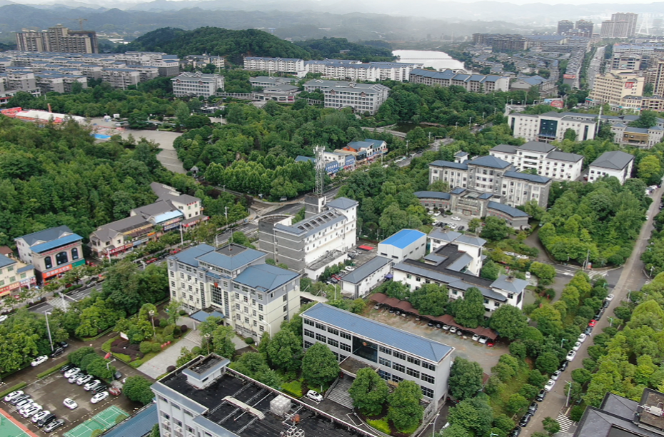 中方县全流程发力 筑牢高校学生医疗保障 “防护网”