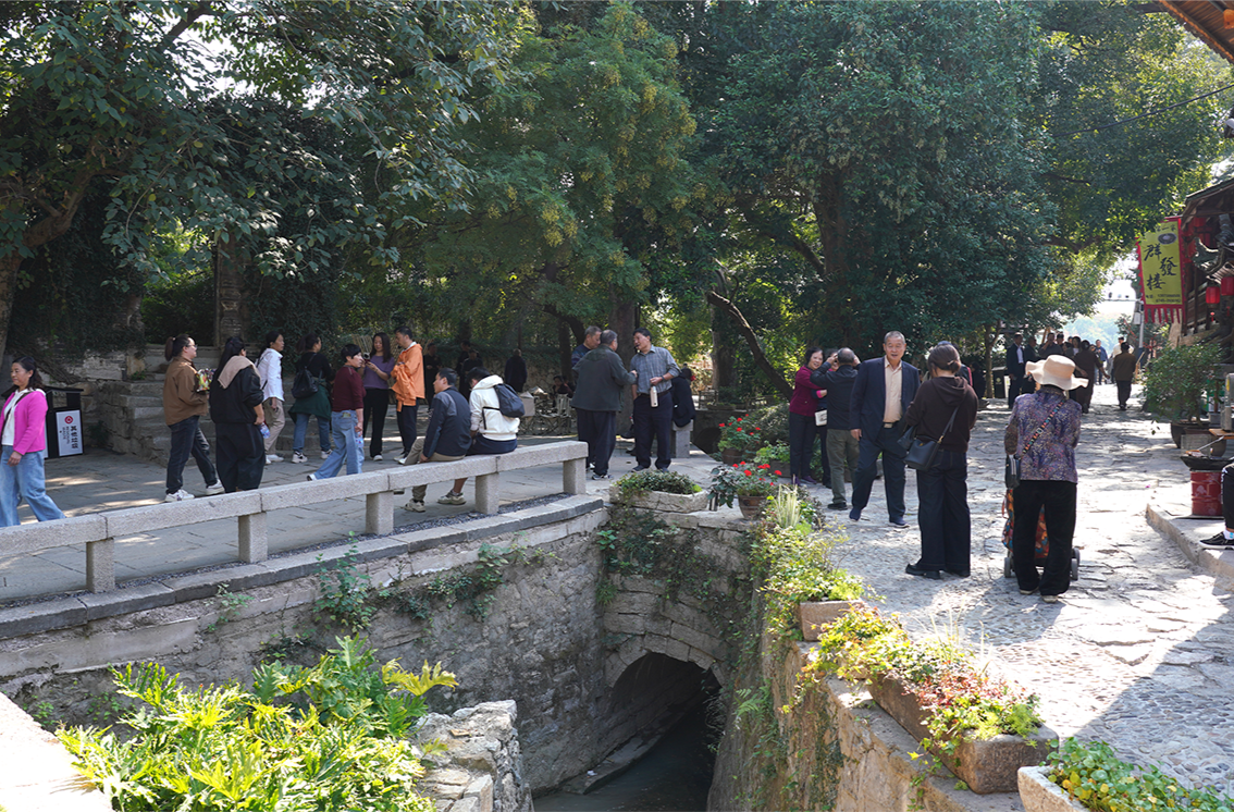 中方县荆坪古村“慢生活”受追捧   文化体验游持续升温