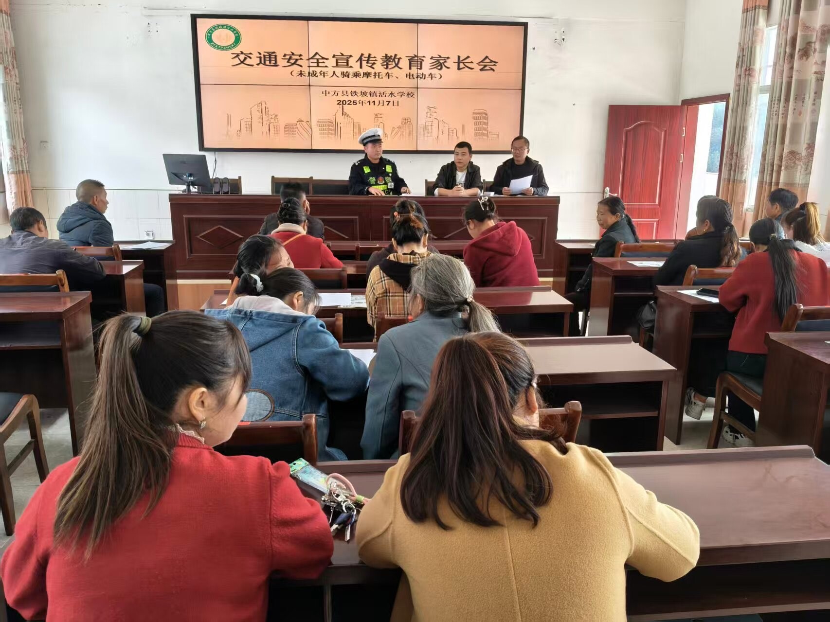 中方县铁坡镇：警校联动织密学生交通安全防护网