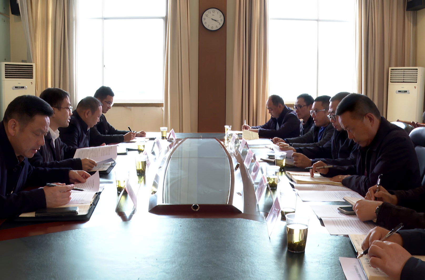 周华特在县交通运输局、县人社局、县商科工信局走访调研