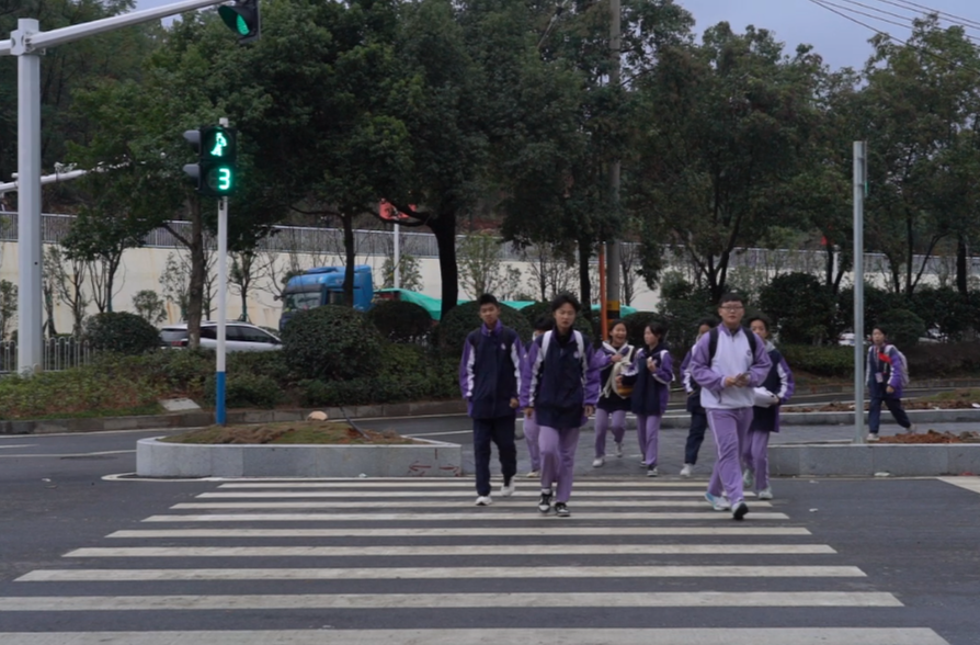 鹤中一体看中方|中方县滨江北路全线通车 云谷实验学校师生出行添“快车道”