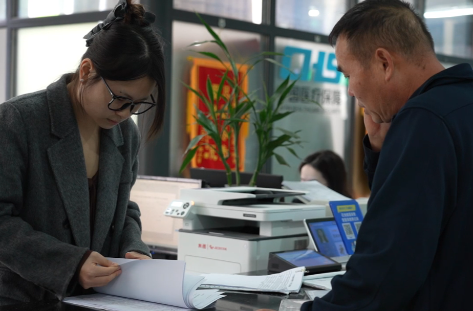 中方县医保局：线上线下齐发力 服务群众“少跑腿”