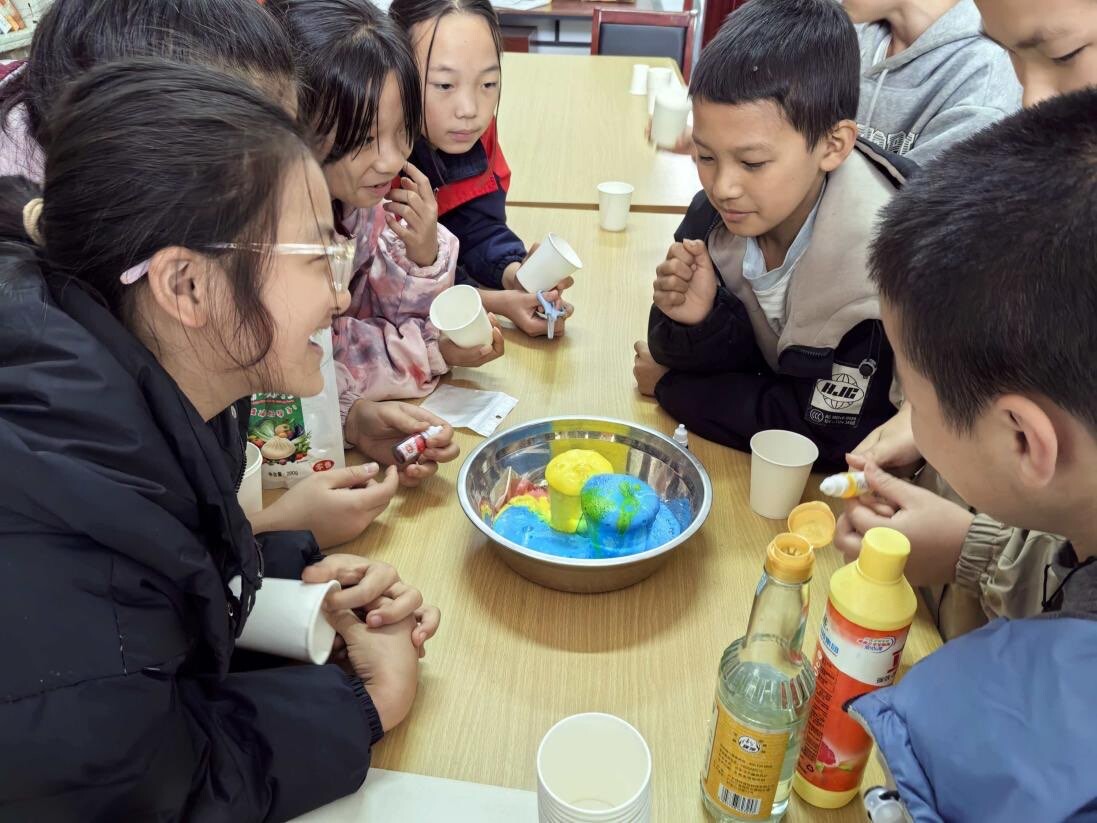 中方县铁坡镇民政社工站：开展“奇妙的科学世界”农村儿童科学启蒙活动 