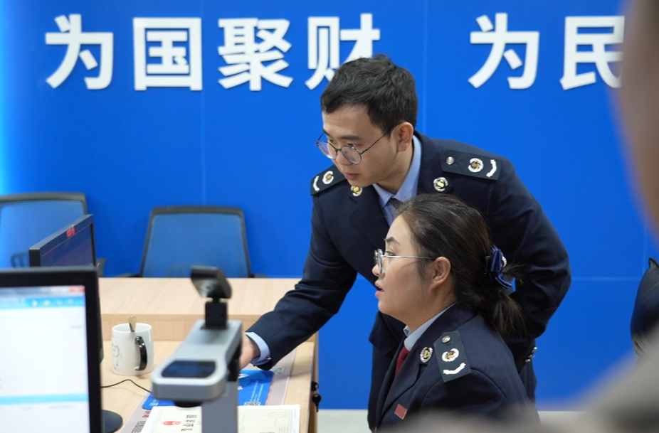 学习身边榜样|张一弛：以税为业践初心 实干笃行显担当