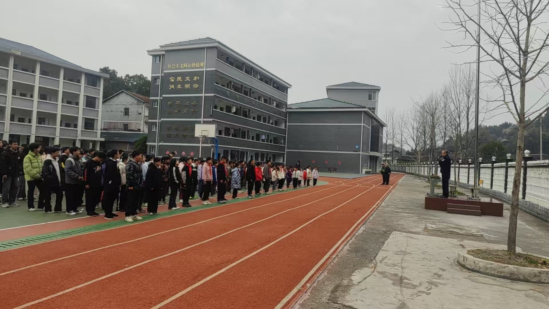 法治进校园 护航成长路 中方县接龙镇双线并行筑牢安全防线