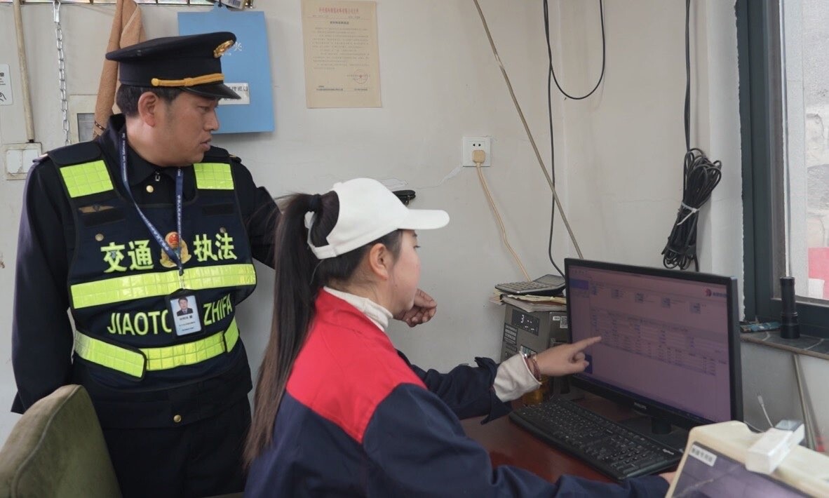 中方县交通运输综合行政执法大队开展货运车辆超限超载专项整治行动