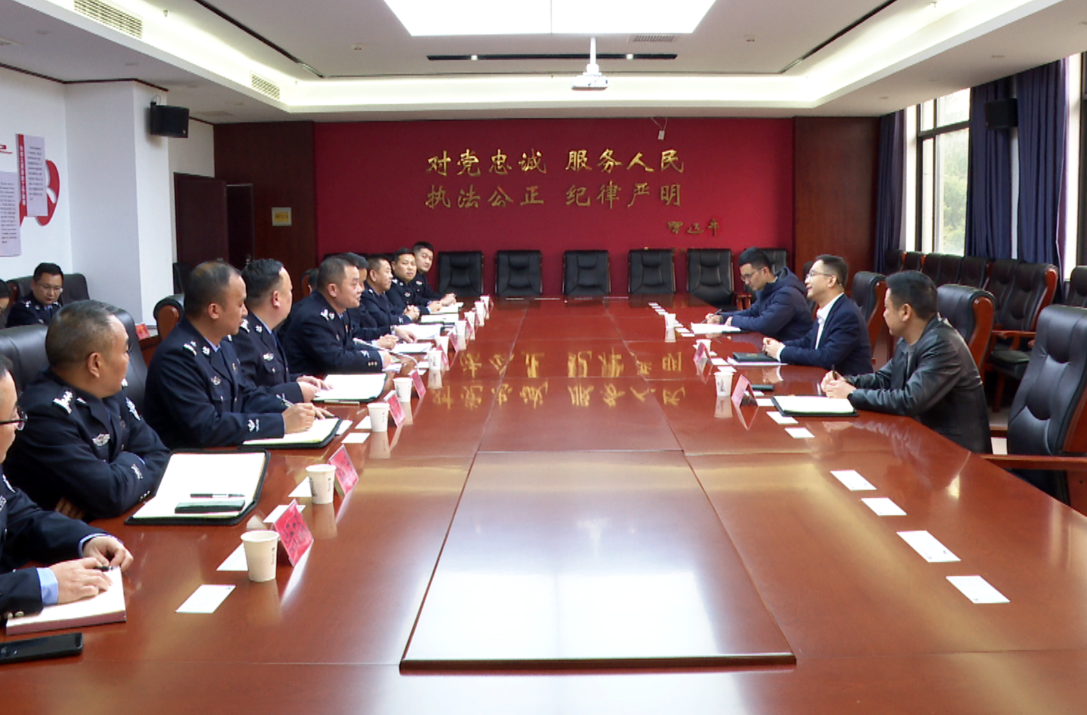 周华特在县公安局、县司法局、县信访局走访调研