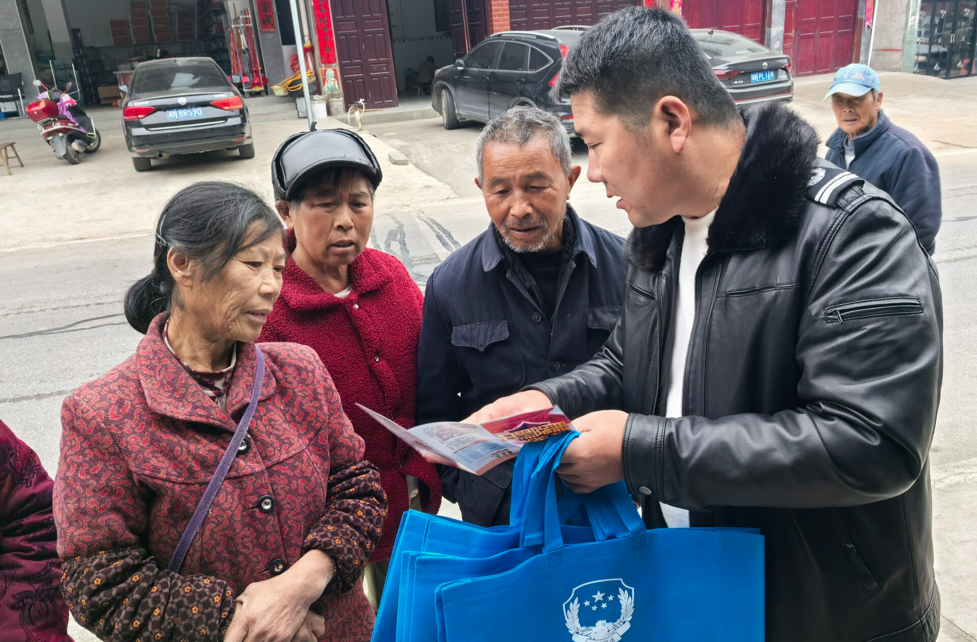 中方县铁坡镇开展“12·4”国家宪法日活动