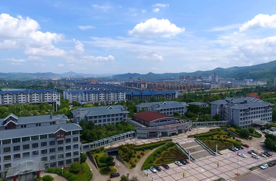 锚定“四个中方”建设目标 把规划蓝图付诸实际行动——中方县党员干部热议县委六届九次全会精神