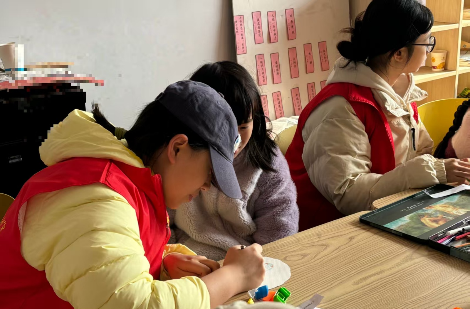 中方县泸阳镇民政社工站开展困境儿童关爱陪伴活动