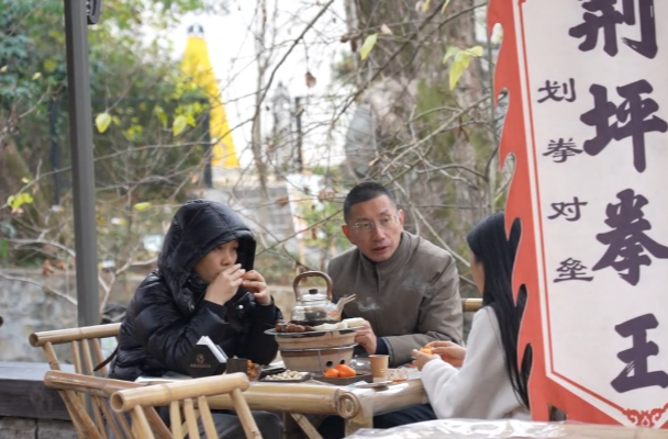 低温难挡出游热 中方县荆坪古村元旦假期人气旺