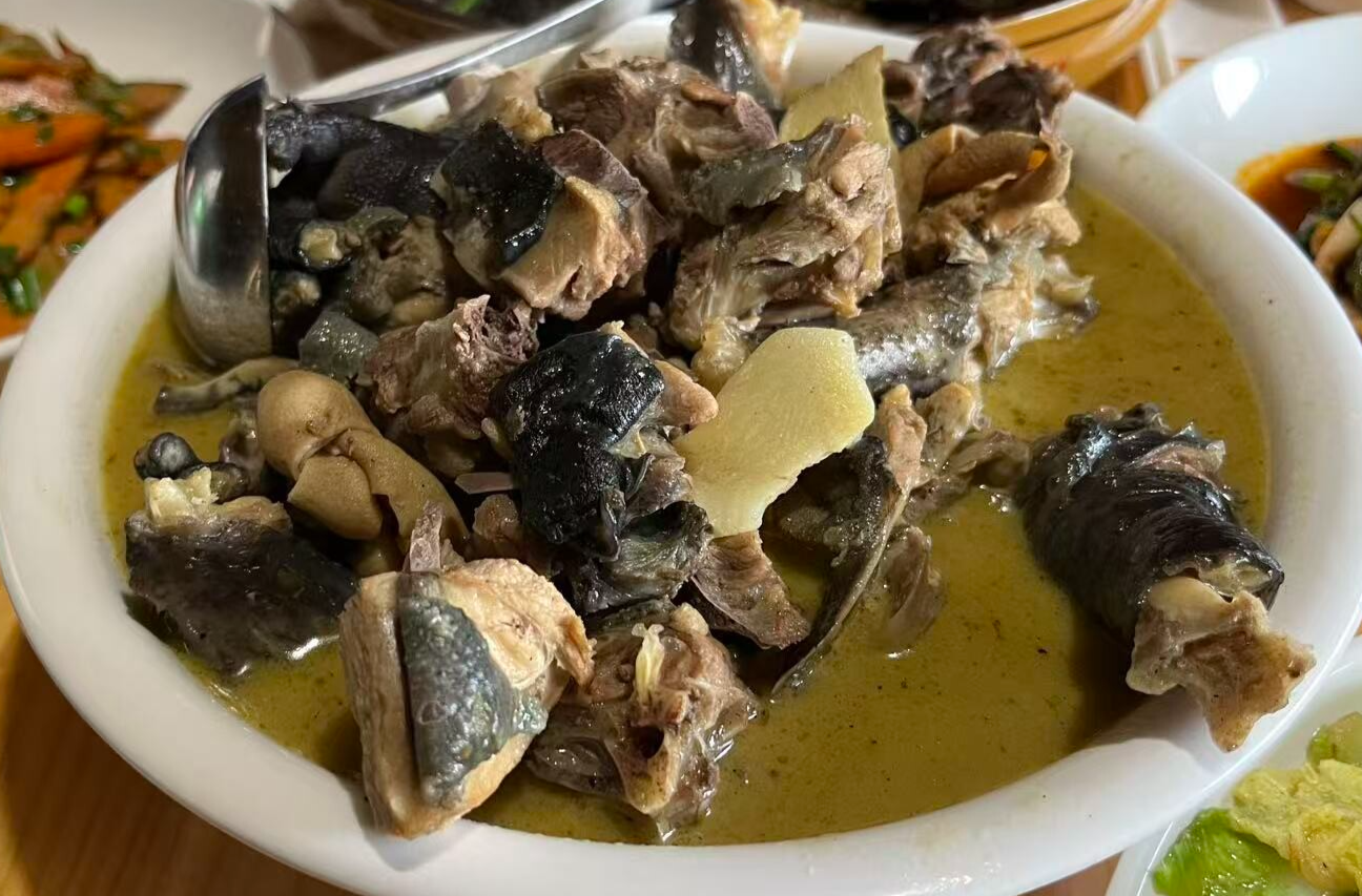 视频|中方：山茶油炒乌鸡