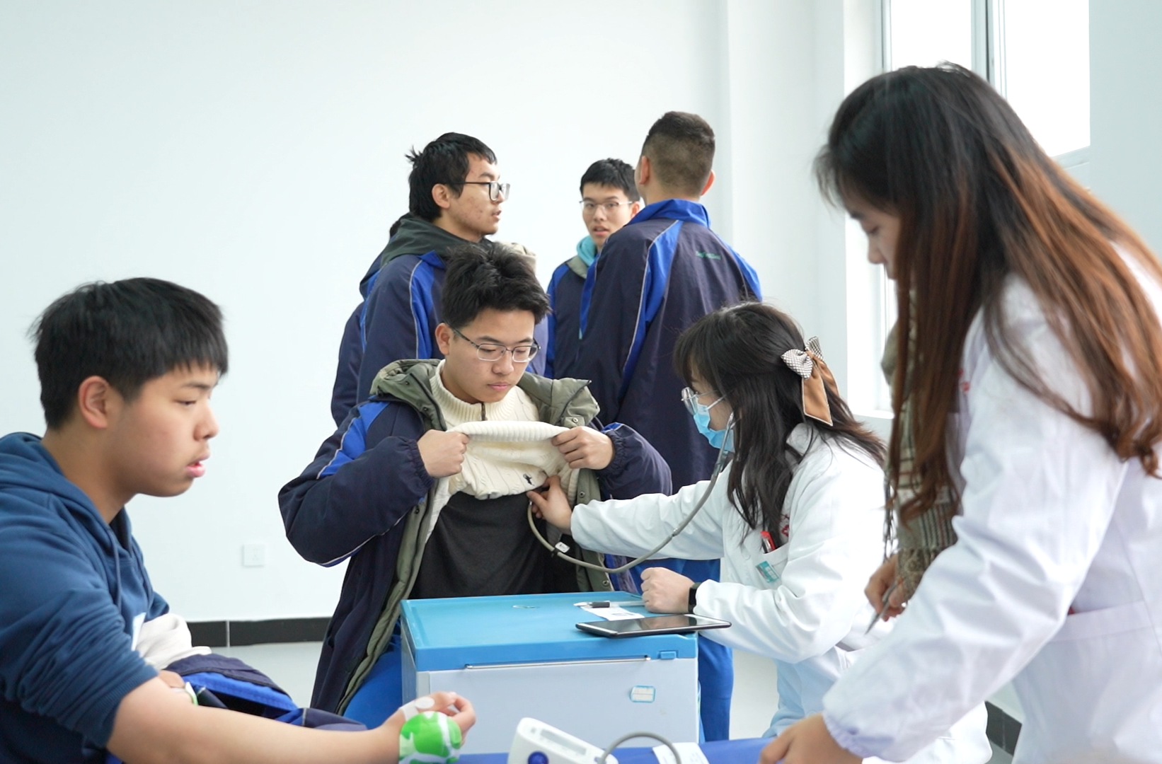 护航高考 健康同行 中方县人民医院为一中考生开展体检服务