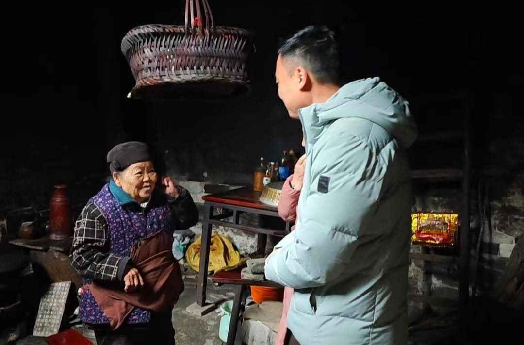 中方县铜湾镇行动迅速筑牢低温雨雪安全防线