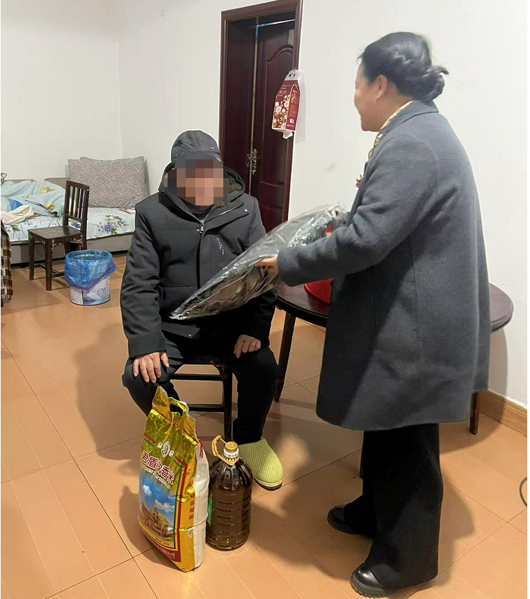 中方县泸阳镇对计划生育特殊家庭开展年度审核工作并进行春节慰问
