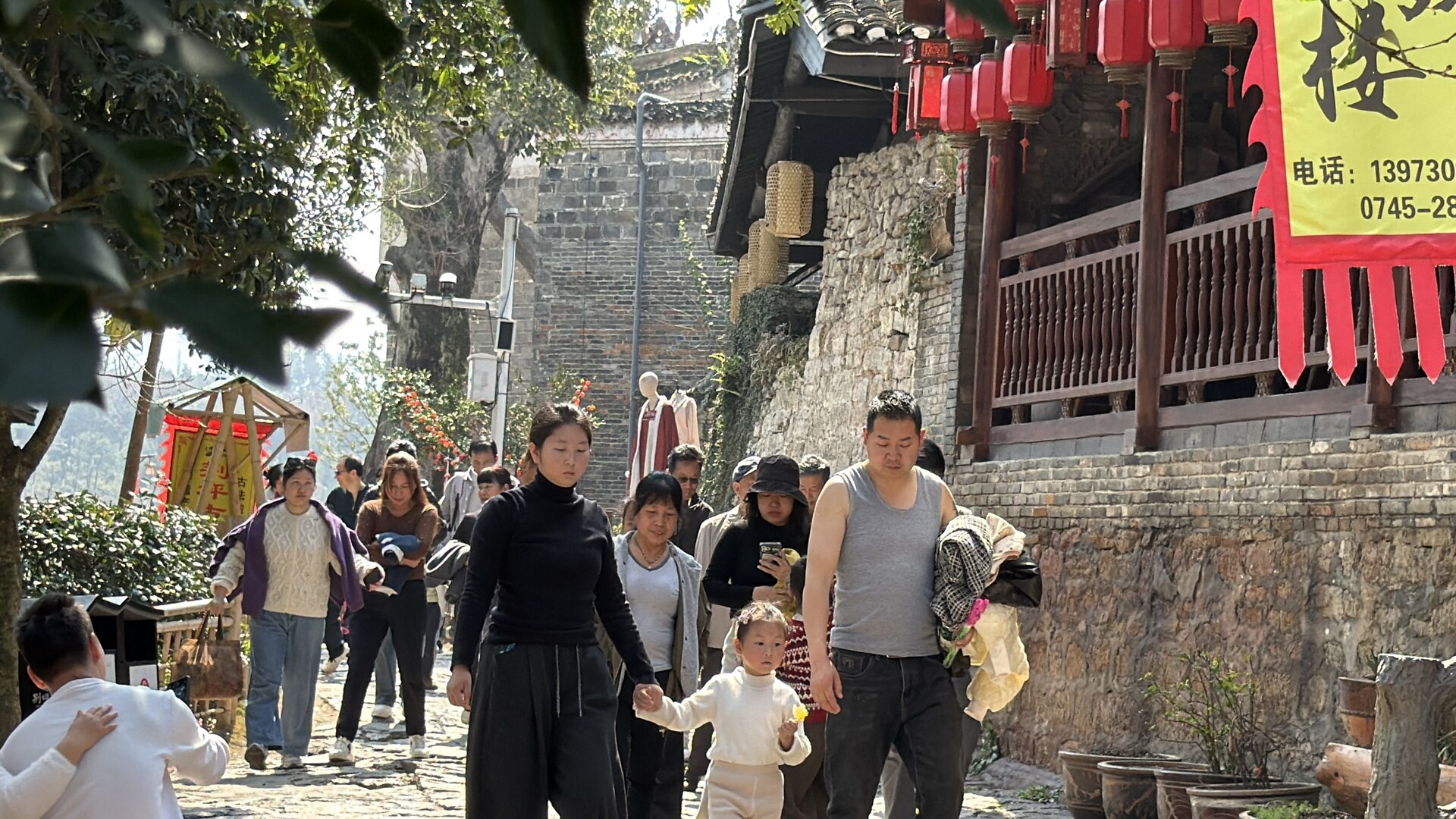 新春走基层︱大年初六年味不减 荆坪古村迎来假期客流小高峰 