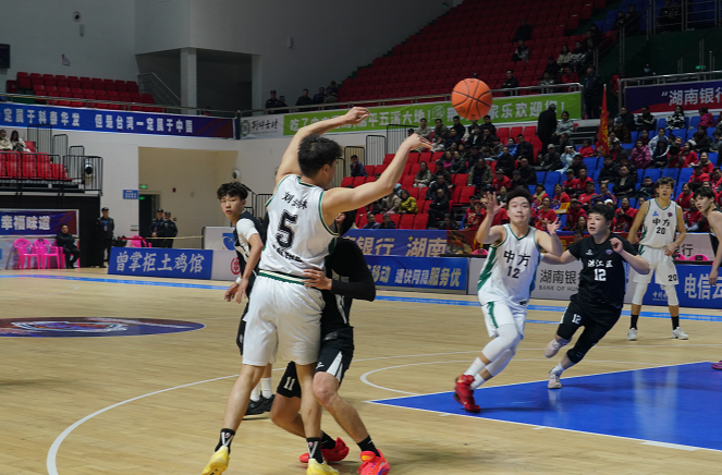 首届怀“BA”激战正酣 中方县队主场106:81战胜洪江区队