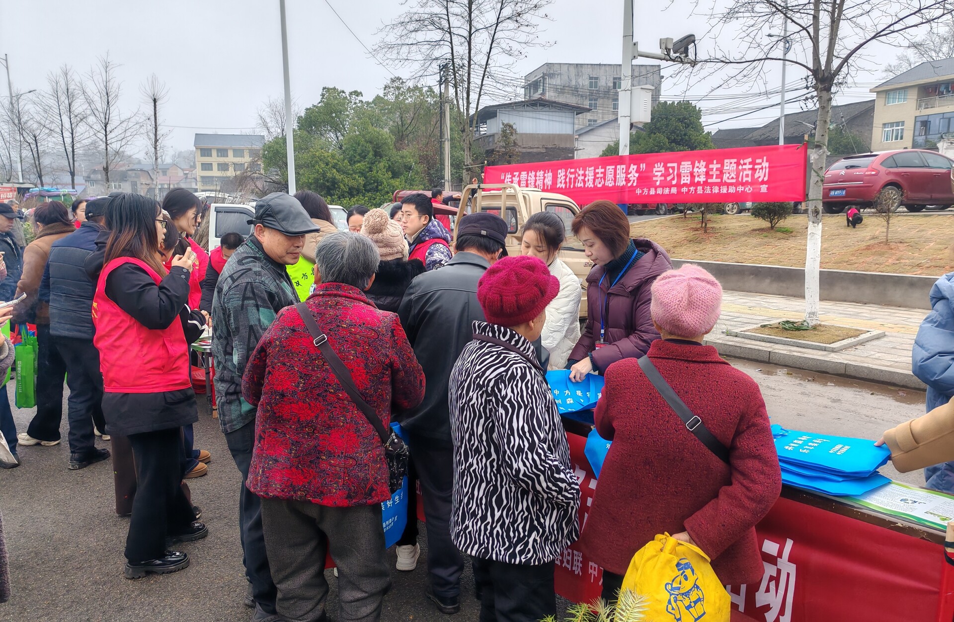 学雷锋 暖民心  中方县志愿服务活动有力度更有温度