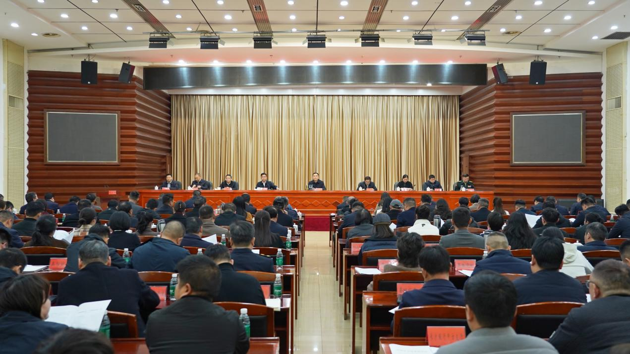 县委、县政府召开全县促进民营经济发展壮大暨“企业服务年”行动推进大会