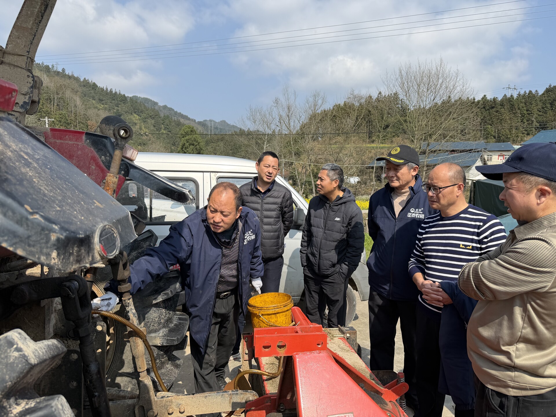 中方县：技术服务送上门 检修农机备春耕