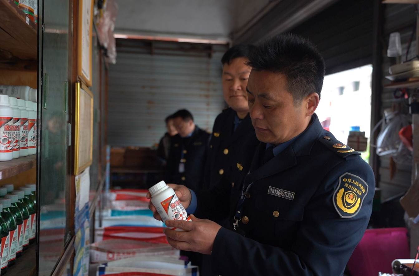 中方县接龙镇开展农资打假行动