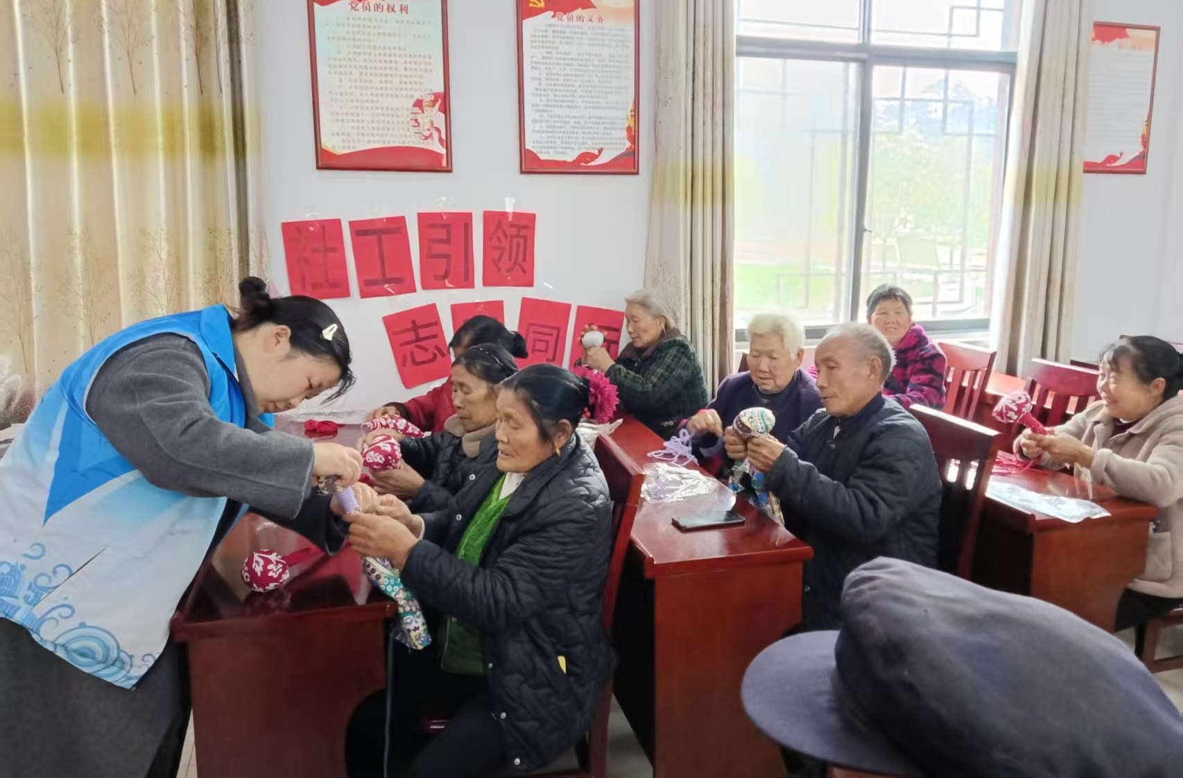 中方县铜鼎镇民政社工站：社工引领志愿同行 艾香暖心守护夕阳红