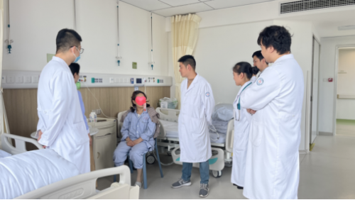 心脏“小洞”潜伏数十年！53岁嬢孃终在空港亚心补上心墙上的“洞”