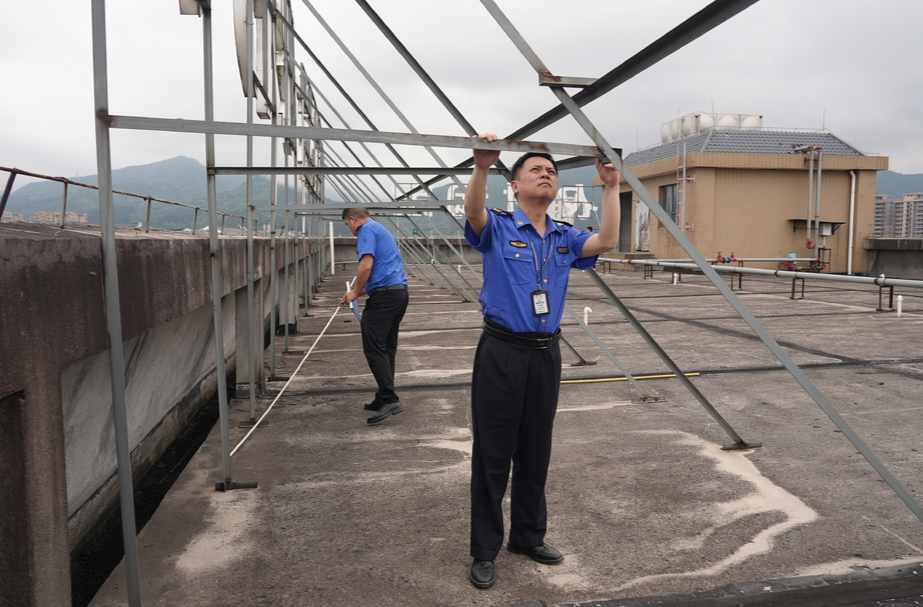 中方县城管执法局：抓实市容广告整治 筑牢城市安全运行防线