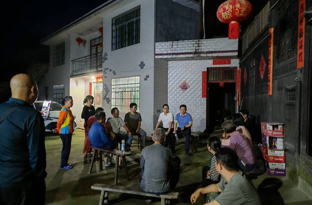 中方县铁坡镇：前置避险防暴雨 连夜转移护民安