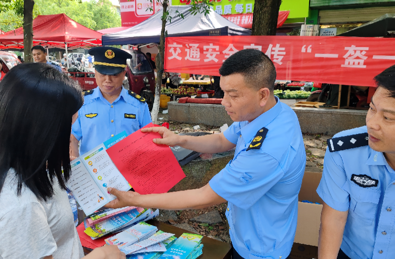 中方县中方镇：开展“一盔一带”安全守护行动