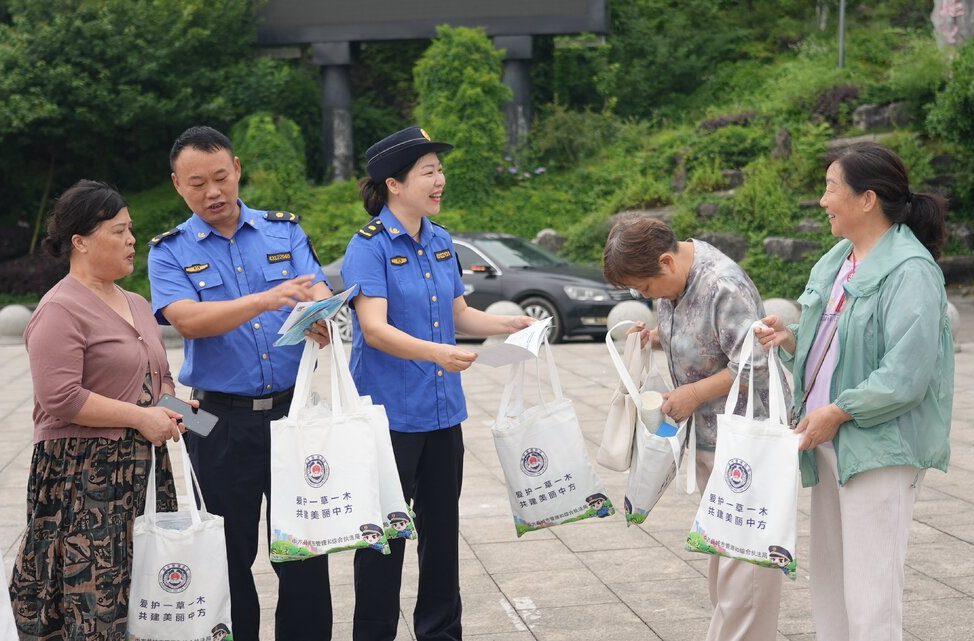 中方县城管执法局：开展多场景普法宣传 让法治理念深入人心
