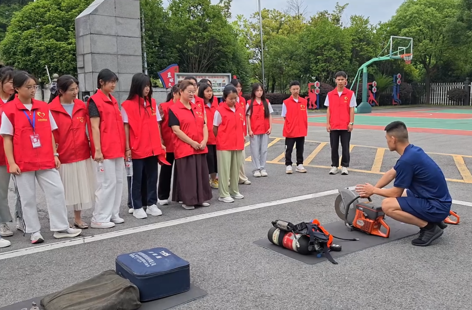 中方县消防救援大队开门纳学 实景宣教守护青春平安