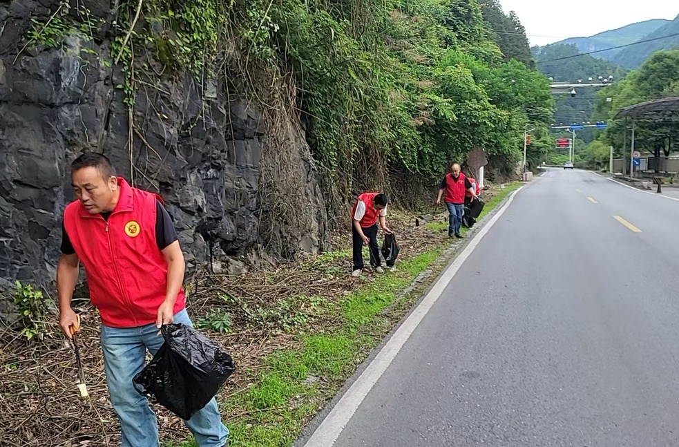 中方县公路建设养护中心：党建业务深融合 服务群众零距离