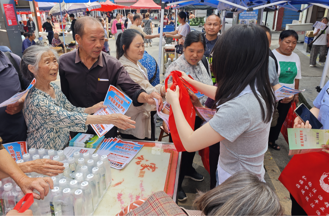 中方县铁坡镇：安全知识“赶大集” 民生护航零距离