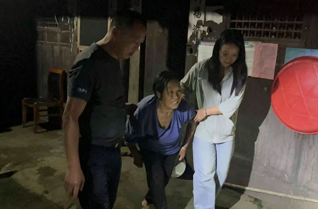 党旗在防汛抗灾一线高高飘扬|闻“汛”而动快速响应 中方县袁家镇全力 筑牢防汛安全防线
