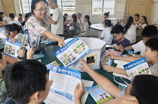 葡萄沟里筑平安 中方桐木以综治赋能产业振兴
