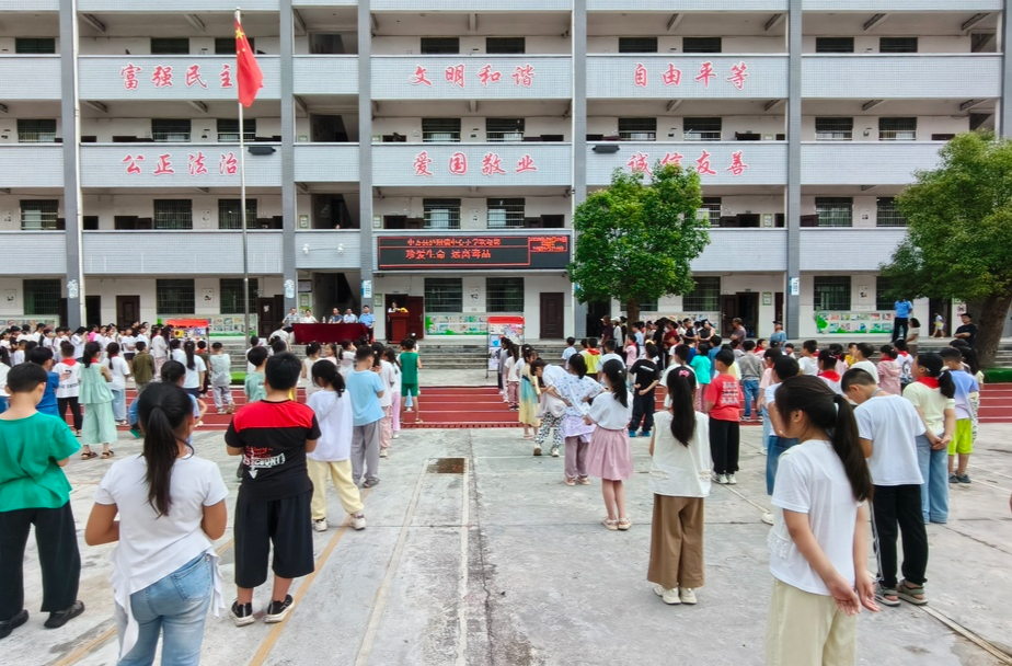 大手携小手 合力拒毒瘤 中方县开展“6·26”国际禁毒日校园禁毒宣教活动