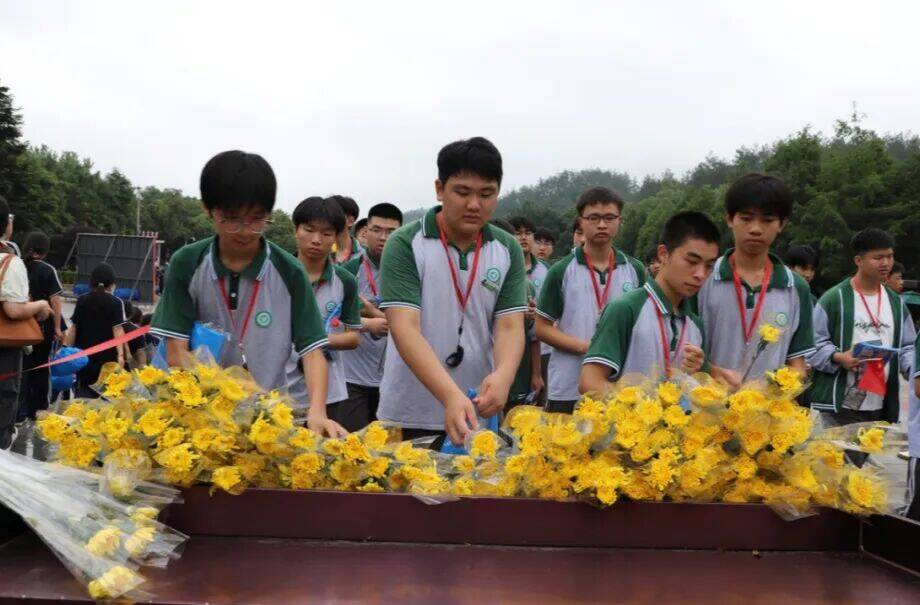 怀化市恒雅高级中学高一学子韶山红色研学圆满收官