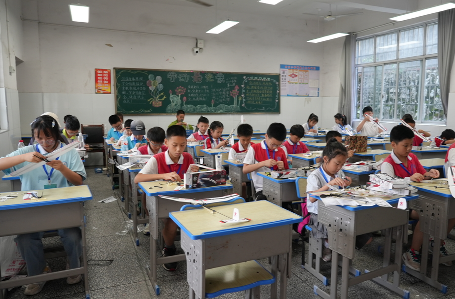 2026年全国青少年航空航天模型教育竞赛暨全国青少年无人机创新教育竞赛怀化选拔赛开赛