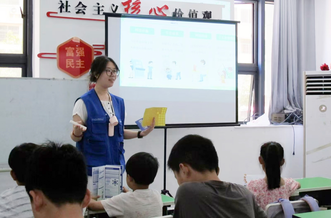 提升青少年数字素养 守护清朗青春网络  —— 团中方县委联合多单位开展 “三下乡” 网络安全宣传教育活动