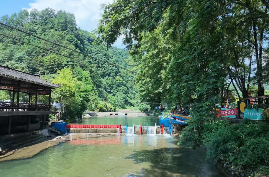 中方县新建镇：避暑游持续升温 “清凉经济”激活乡村文旅活力