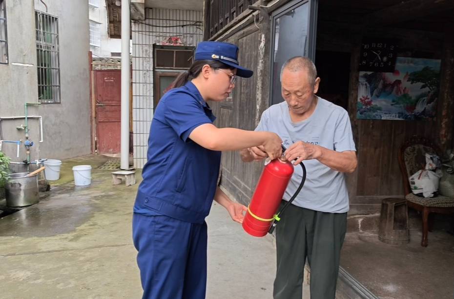 中方县消防救援大队：敲门送平安 暖心护夕阳！