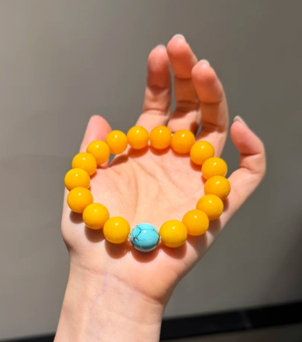 蜜蜡手串送礼要不要带证书？2026CMA证书是硬通货，收礼人一看就懂价值