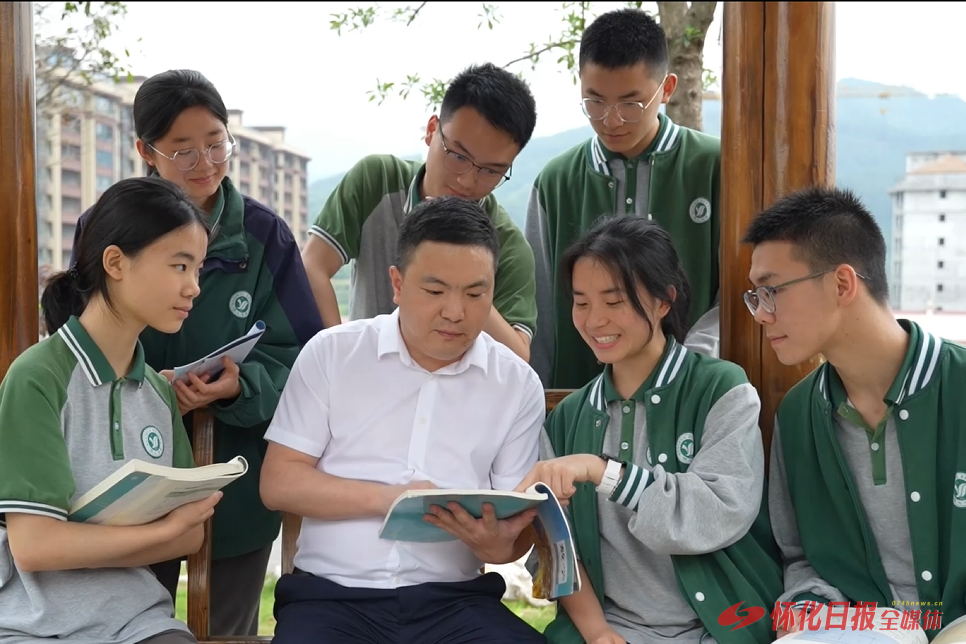 怀化市恒雅高级中学：多名教师荣获县级表彰