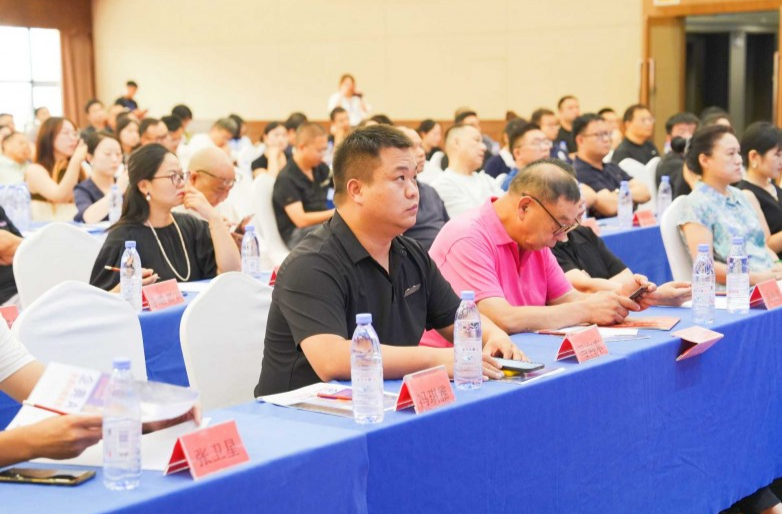 郑州AI赋能峰会（第二期）圆满举办：聚焦AI实战应用，共探企业智能化发展新路径