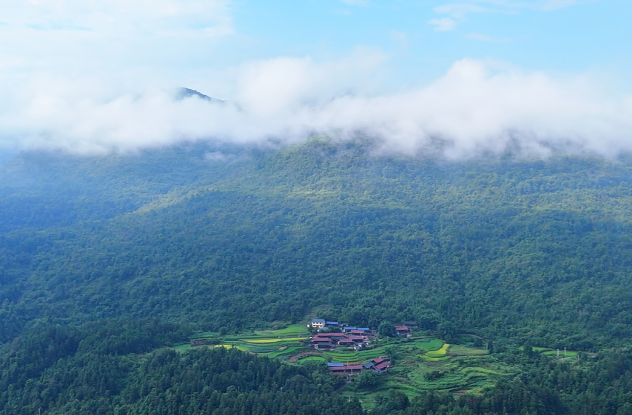 中方县花桥镇：青山云雾绕 山水入画来