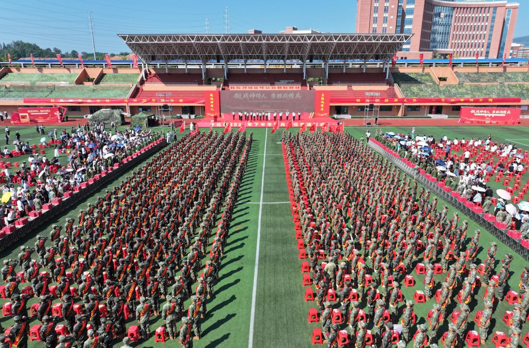 热血披戎装 怀化市2026年下半年新兵入伍欢送仪式在中方举行