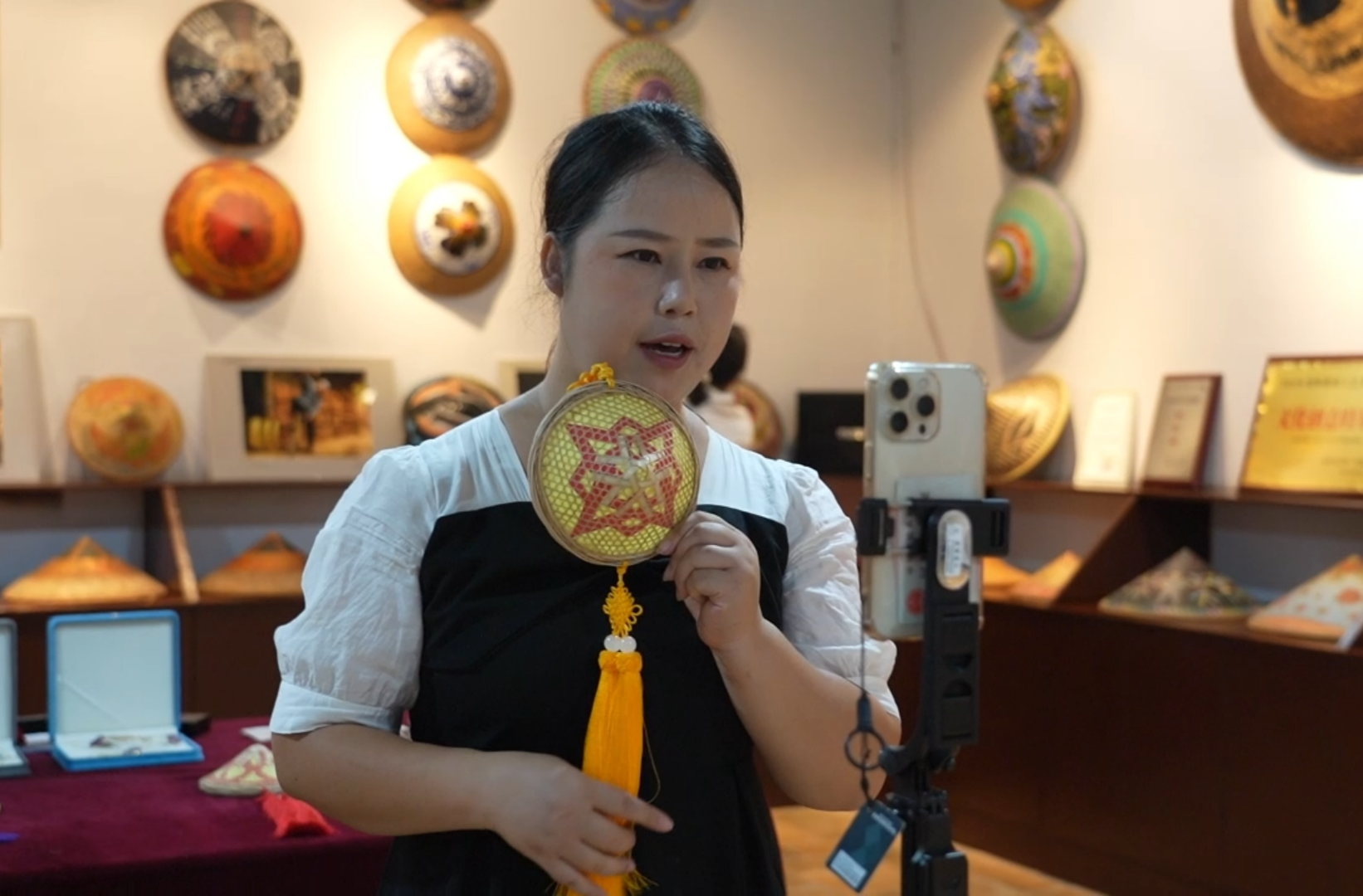 获赞15000个！中方县铜锣村开展斗笠非遗直播全网好评