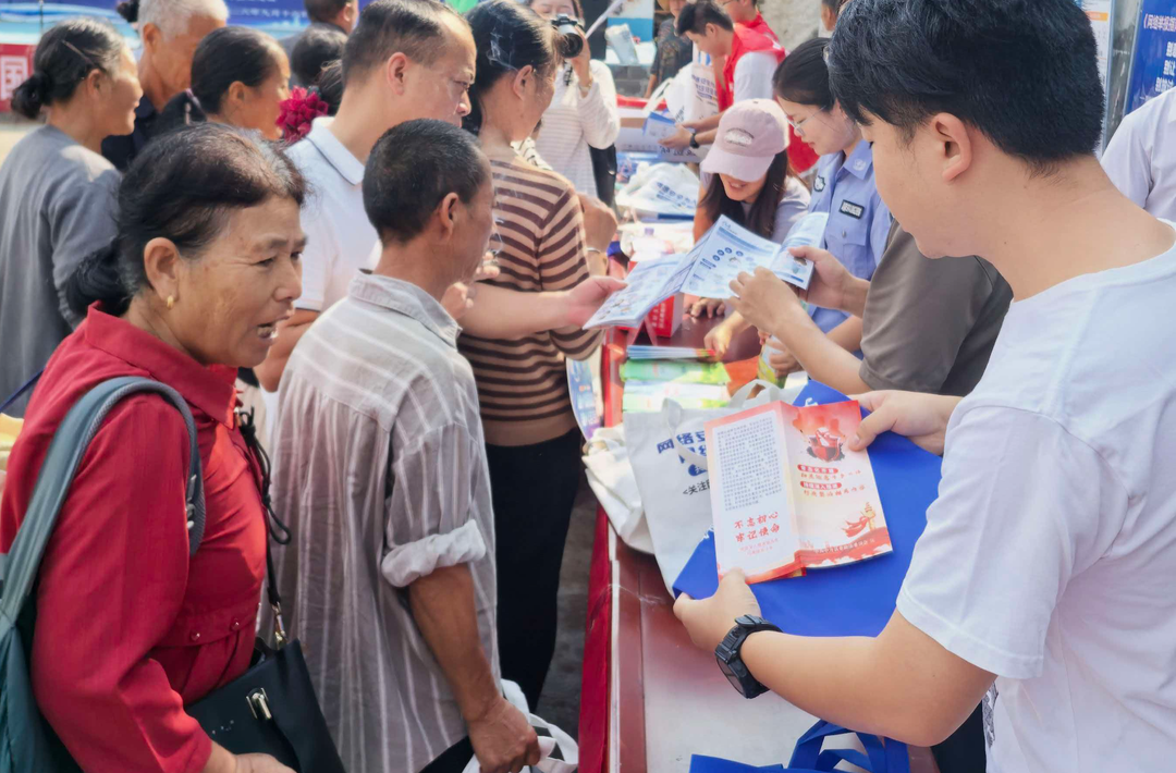 中方县开展“全民国防教育月”宣传活动